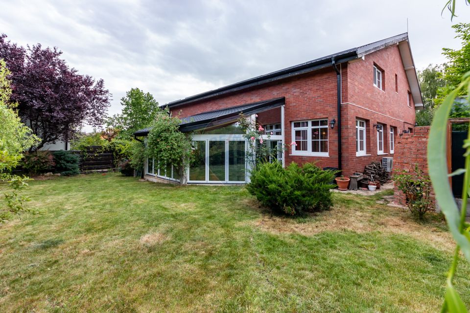 8 room House / Villa for sale