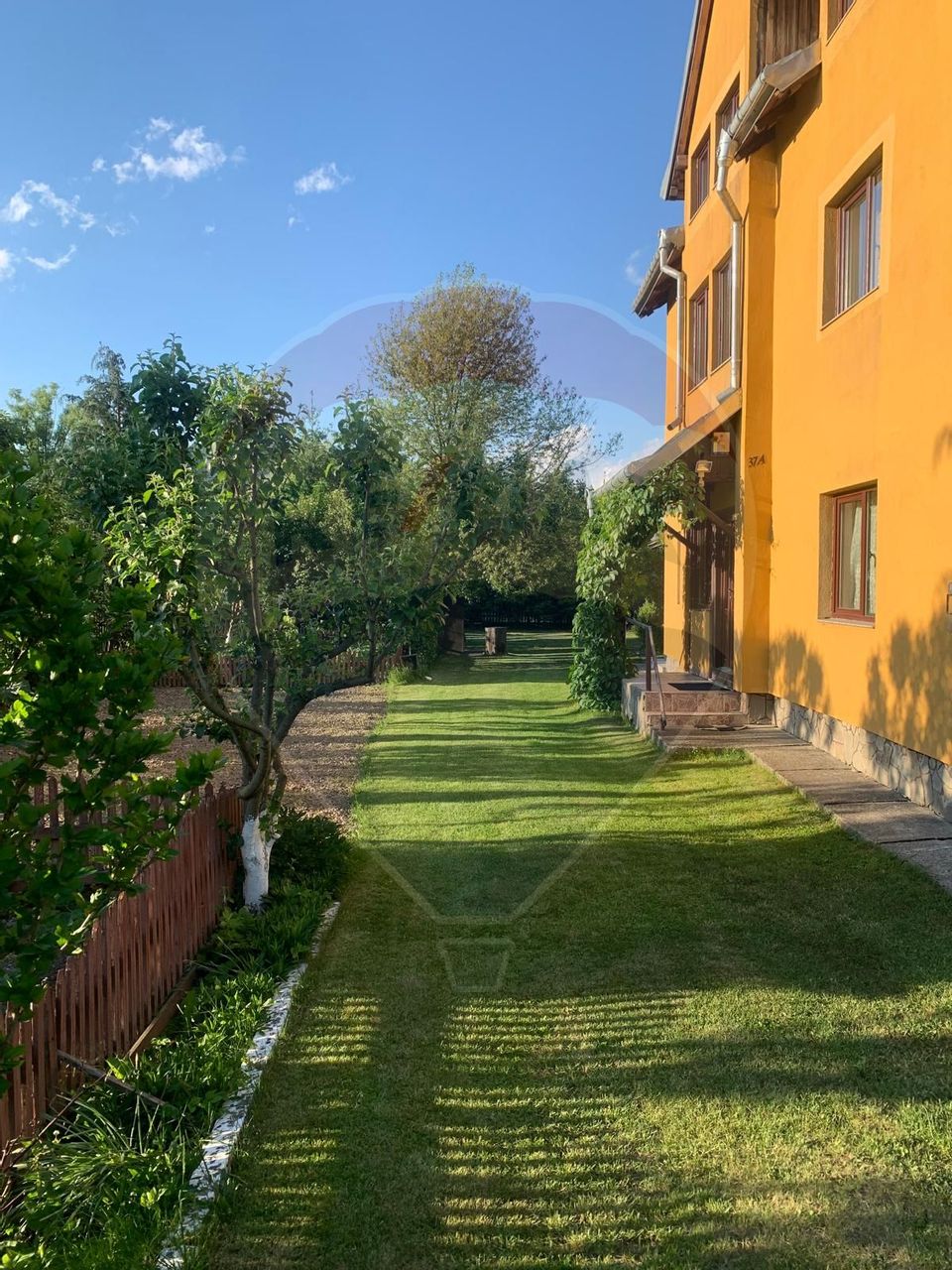 Casă / Vilă cu 9 camere de vânzare în zona Central