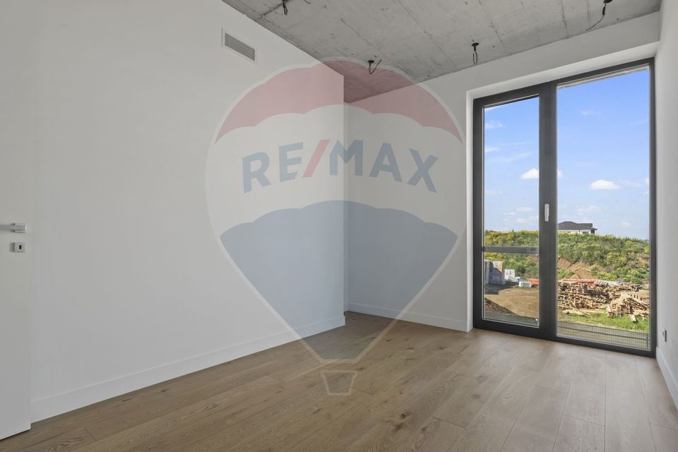 Modern villa with premium finishes, 5 rooms in Tunari - Amber Forest