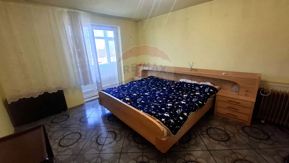 4 room Apartment for sale