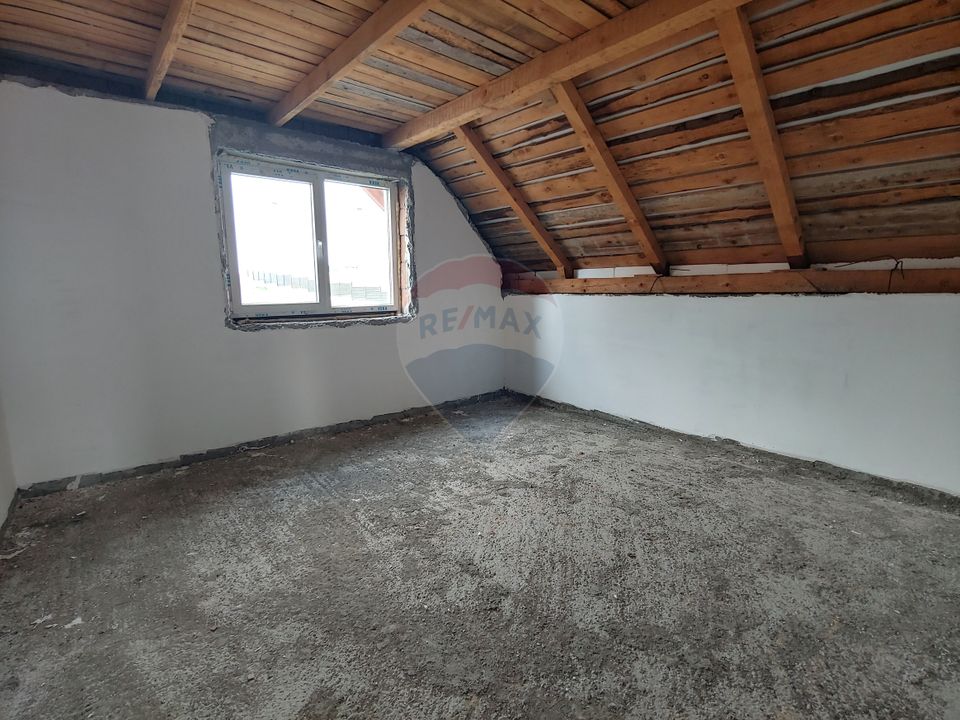 Casă / Vilă individuală cu 560 mp teren, de vânzare în Scheia, Suceava