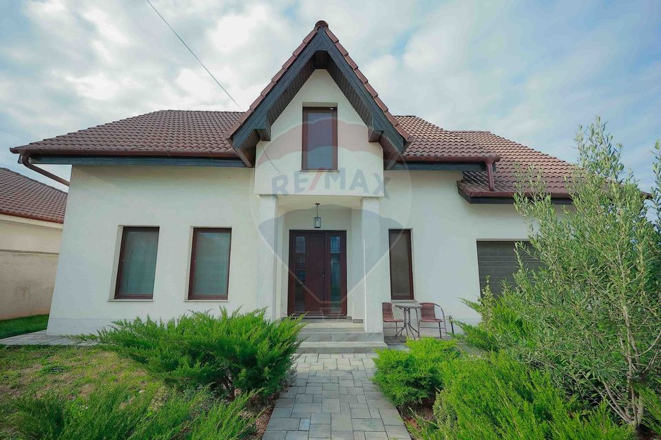 4 room House / Villa for sale, Episcopia Bihorului area