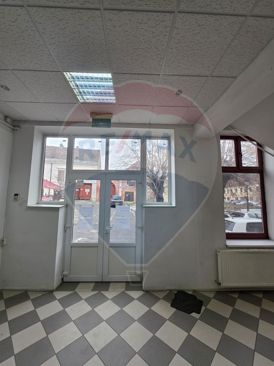 450sq.m Commercial Space for rent, Central area