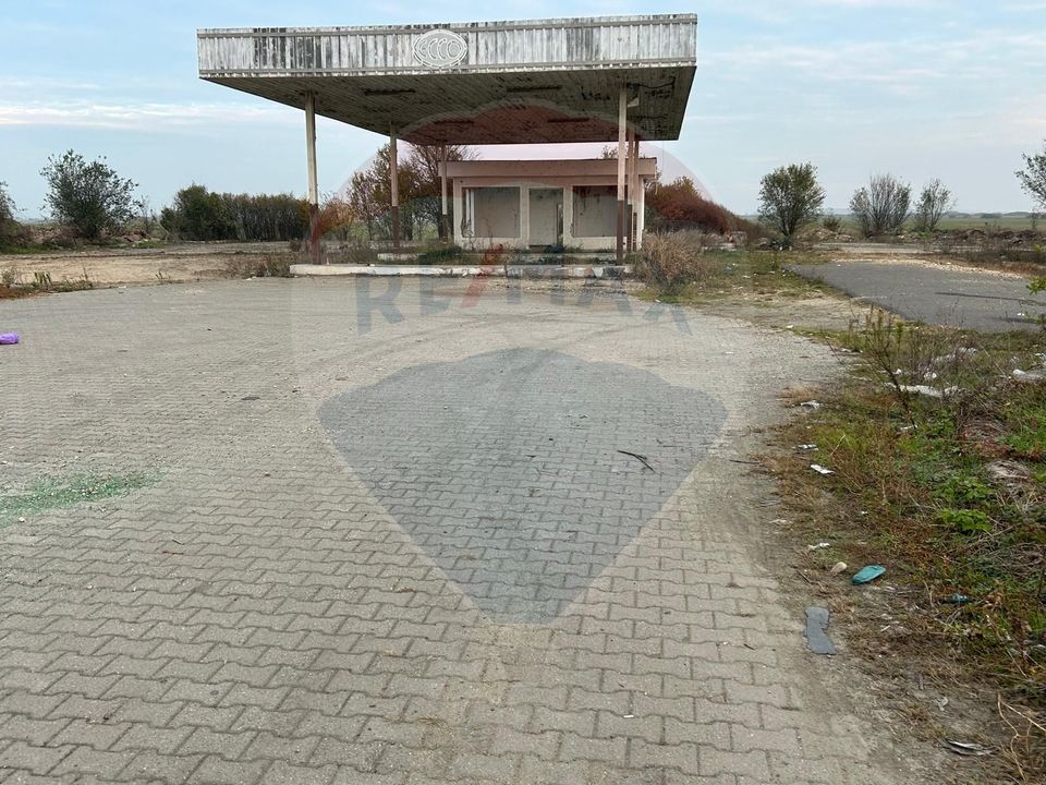 Teren Intravilan  20000 mp. plus cladire statie Peco