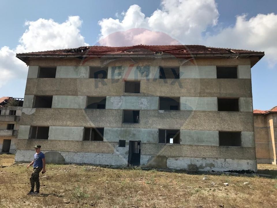 Bloc de locuințe și teren intravilan 1000mp în Caraorman, Tulcea
