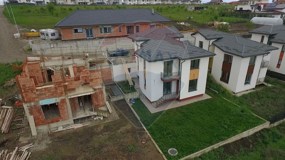 Casa individuala, arhitectura moderna, compartimentare superba, com 0