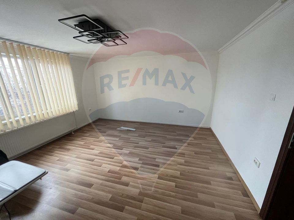 Casă / Vilă cu 4 camere de închiriat în zona Andrei Muresanu