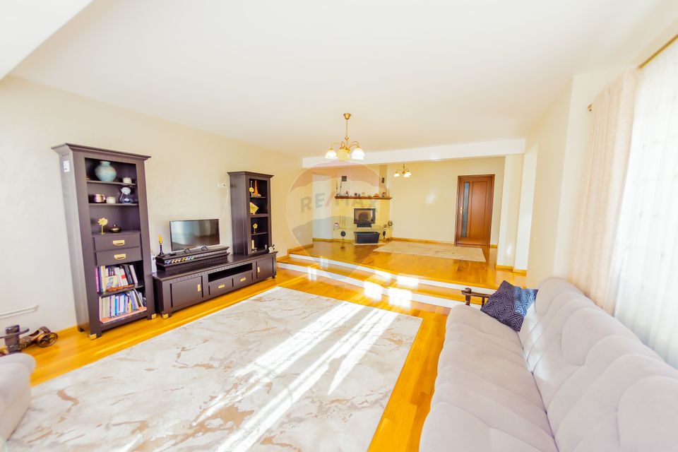 VILA CU TEREN GENEROS DE VANZARE/SCHIMB CU CASA