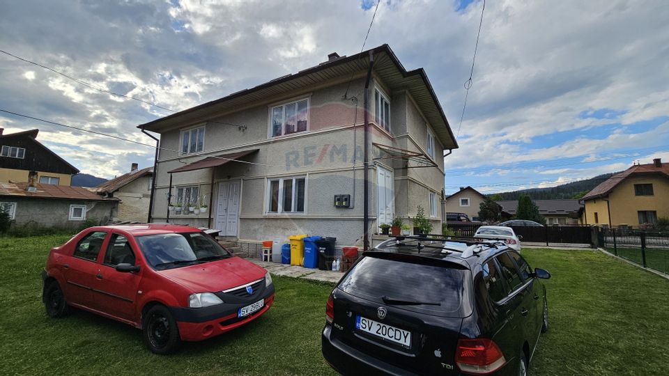 Casa 225 mp, teren intravilan 4822 mp C. Moldovenesc, Suceava