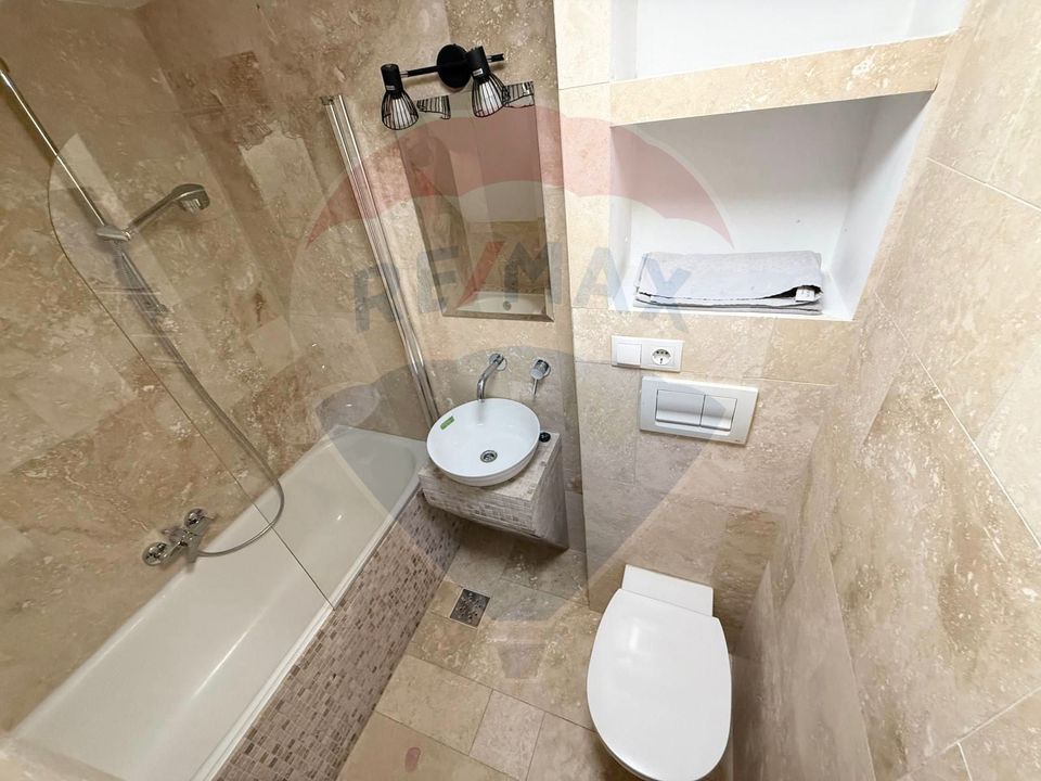 Apartament 4 camere, pe 2 niveluri si curte comuna în Centru