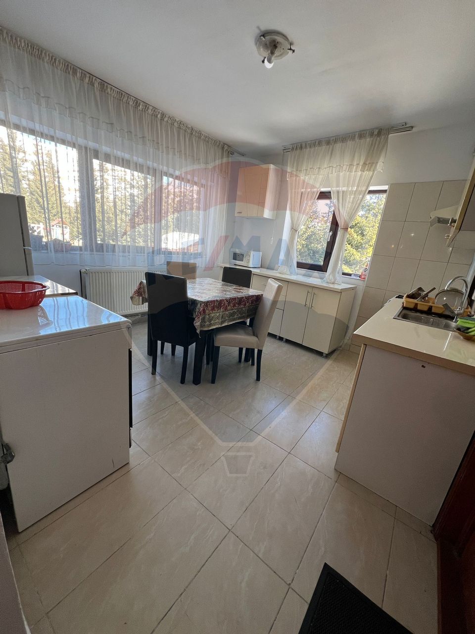 Hotel / Pensiune cu 11 camere de vânzare