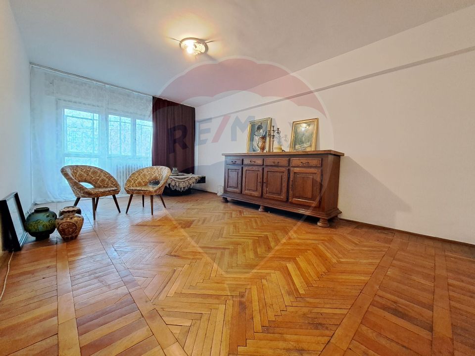 Apartament cu 3 camere de vanzare in zona Unirii