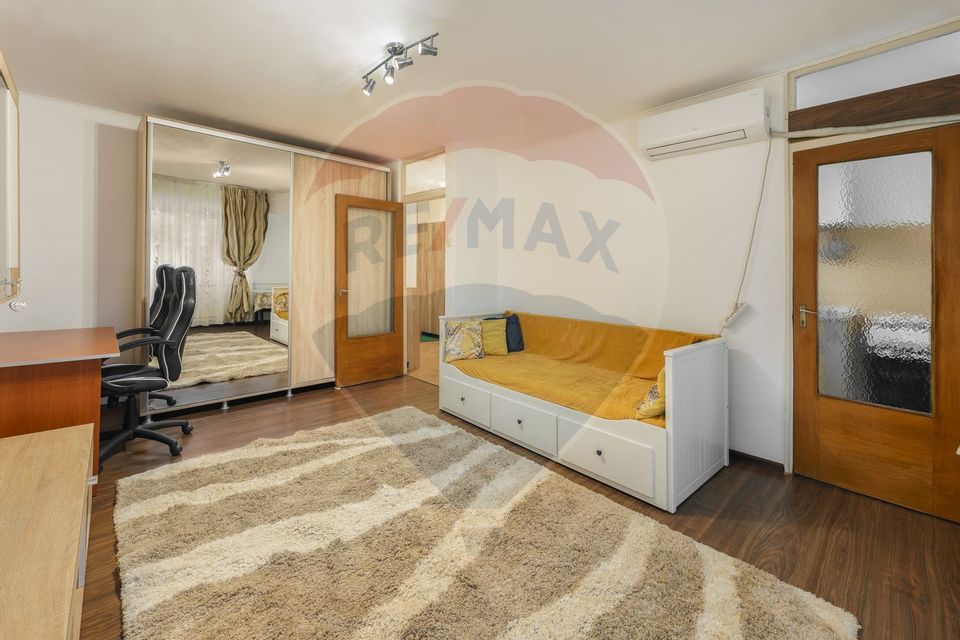 Garsoniera decomandata - Motoc 9 -  13 Septembrie