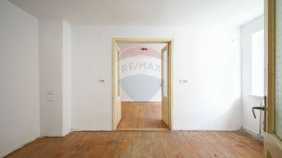 Comision 0 %! Casă cu 5 camere de vânzare în zona Turches!