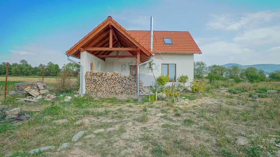 0% COMISION / Casă cu 3 camere si teren 28 500 mp , COVASNA