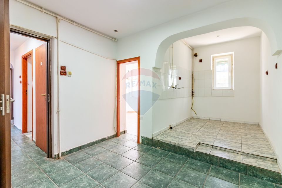 Casă / Vilă în zona Calea Calarasilor, ideal investitie, 6xparcare