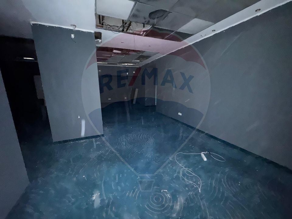 95sq.m Commercial Space for rent, Craiovita Noua area