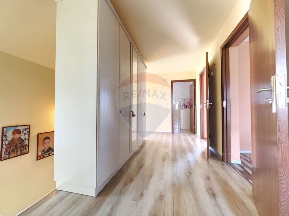 "House / Villa for sale located in Recaș, 195 sqm (built area)"