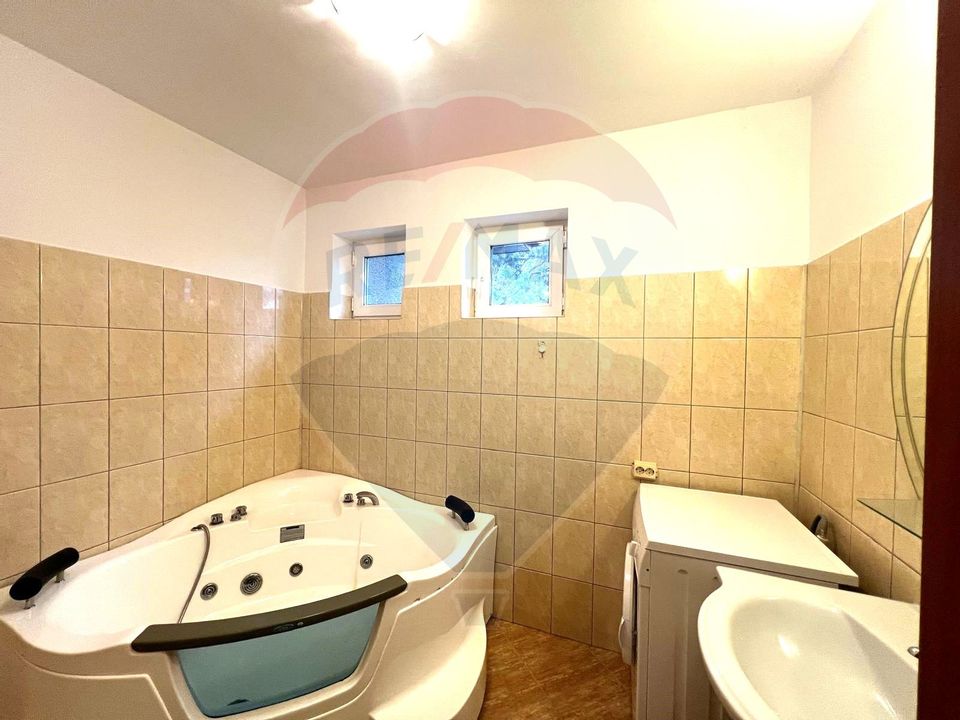 Apartament cu 3 camere de vânzare în comuna Răcăciuni