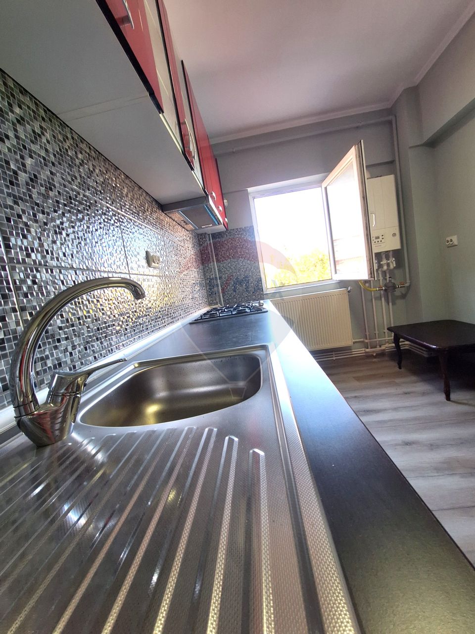 Apartament cu 3 camere de vânzare în zona Pod