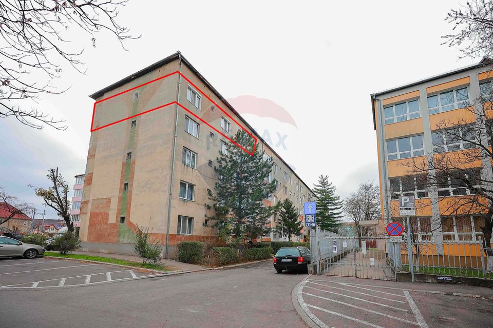 Apartament cu 3 camere de vânzare, zona Ioșia