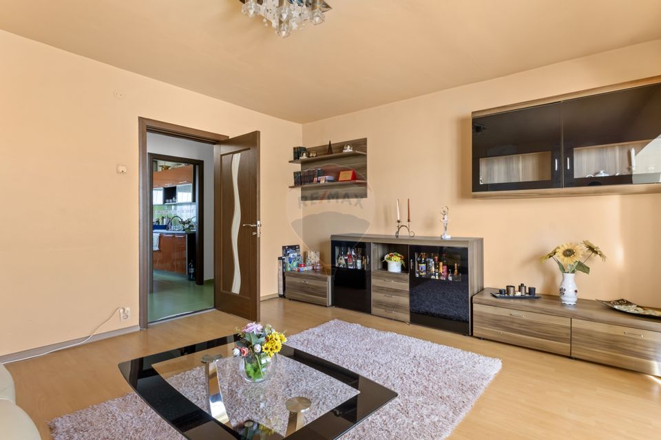 Apartament cu 5 camere decomandat de vanzare in Micalaca,Arad