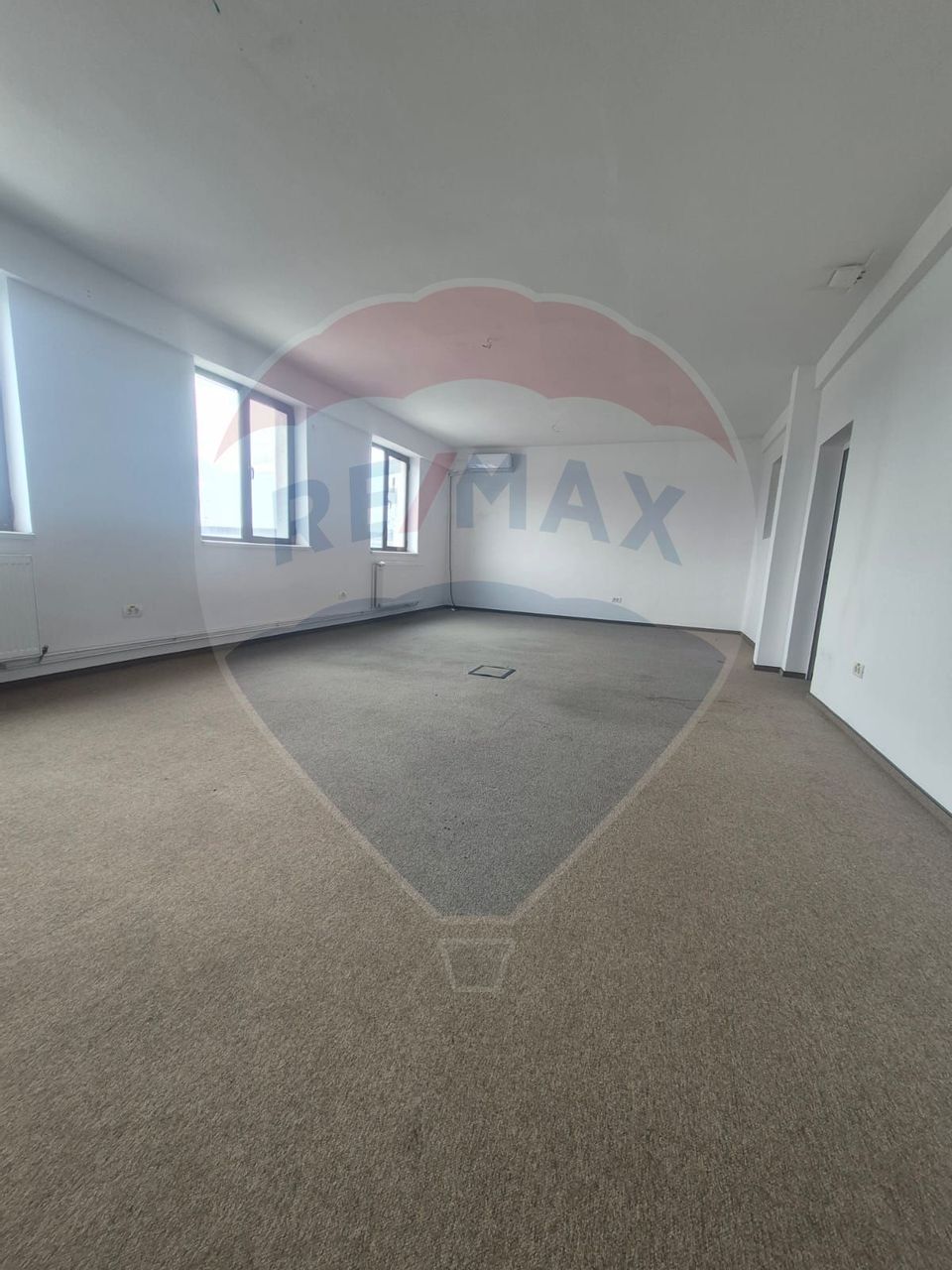 110sq.m Office Space for rent, Alfa area