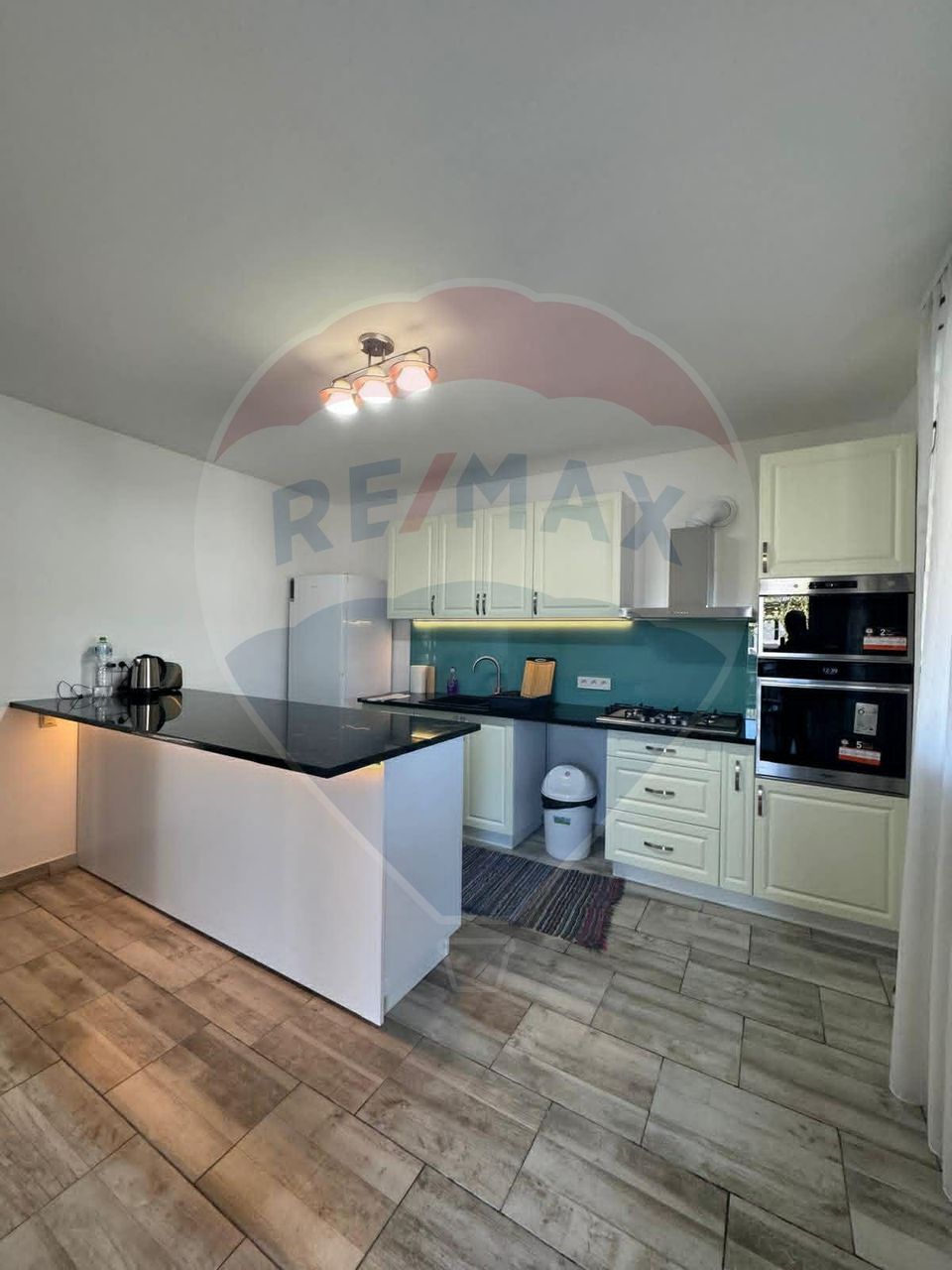 Spacious house / Villa with large yard for rent in Domnești