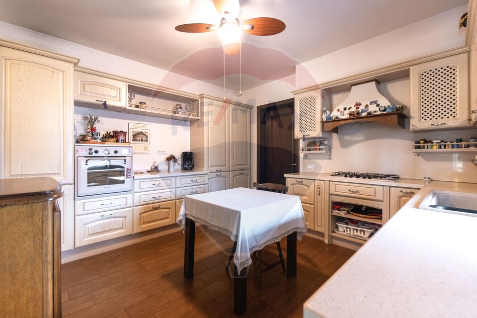 9 room House / Villa for sale