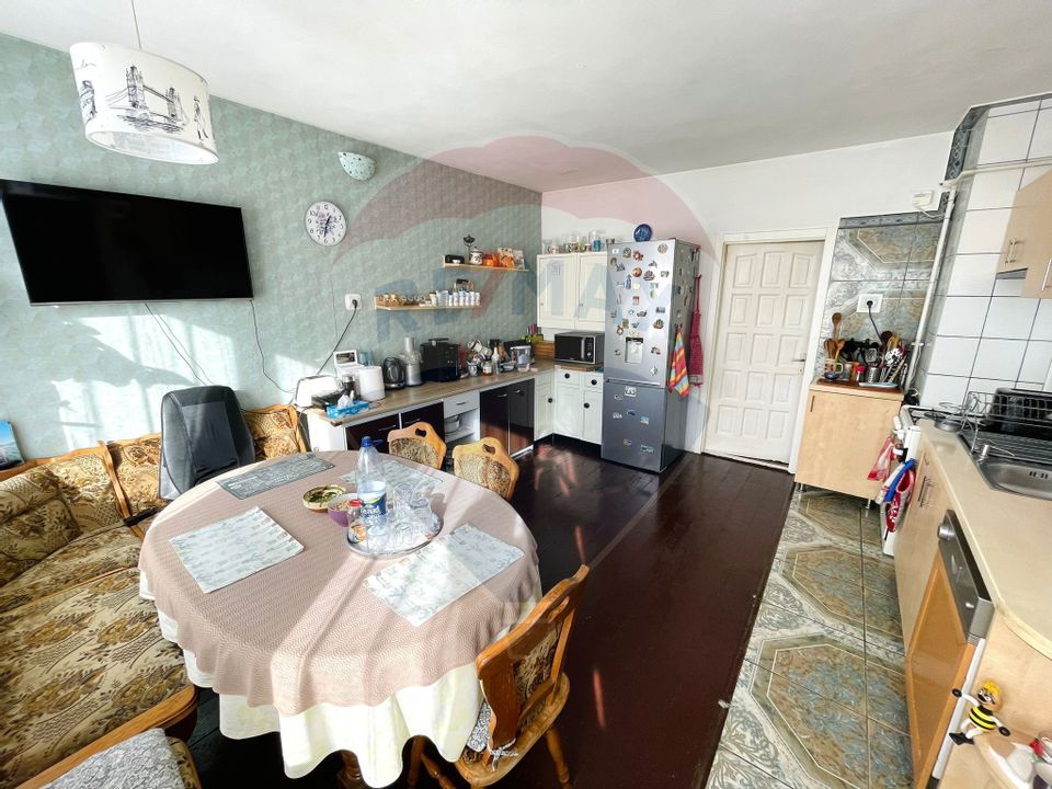 Casă cu potențial de renovare, teren generos 1366 mp, Dâmbu Rotund