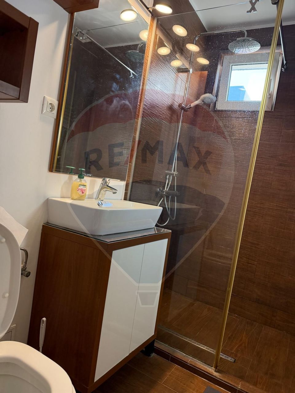 Apartament cu 2 camere de închiriat în zona Grivitei