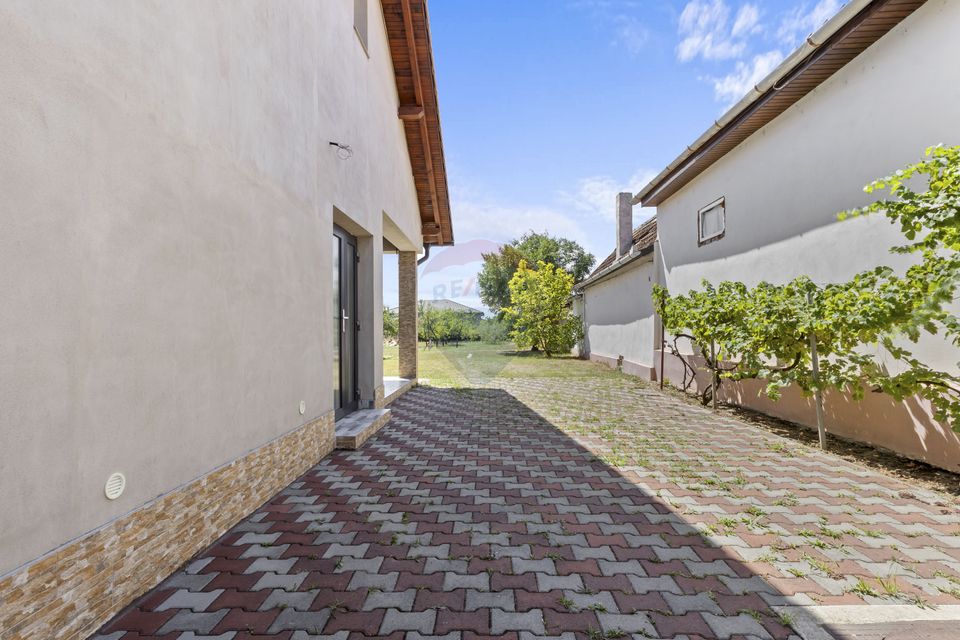 7 room House / Villa for sale, Sannicolau Mic area