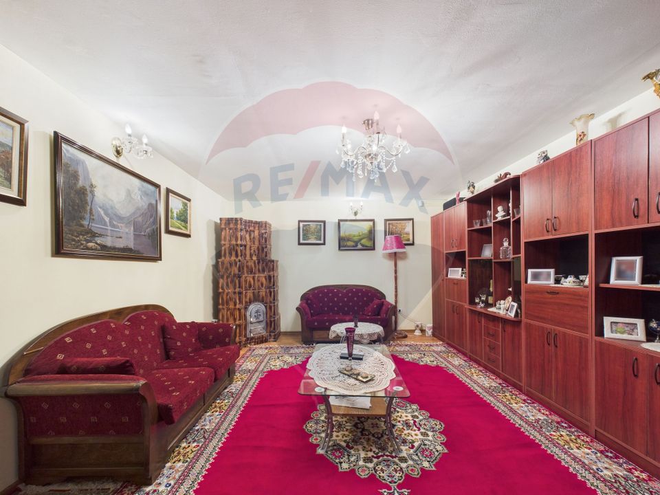 Casă / Vilă cu 5 camere de vânzare în orașul Negru Vodă, zona Central