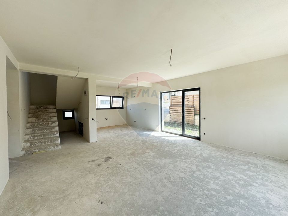 Casă semifinisată în Dezmir - Spațiu, liniște, acces rapid către oraș