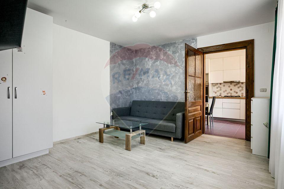 Apartament 2 camere , renovat, mobilat- utilat,  zona centrală