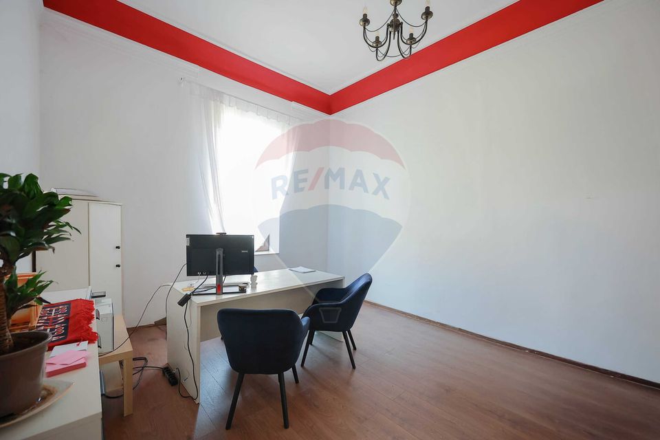 235sq.m Commercial Space for rent, Ultracentral area