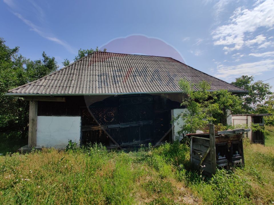Casă cu teren de vanzare Buzești