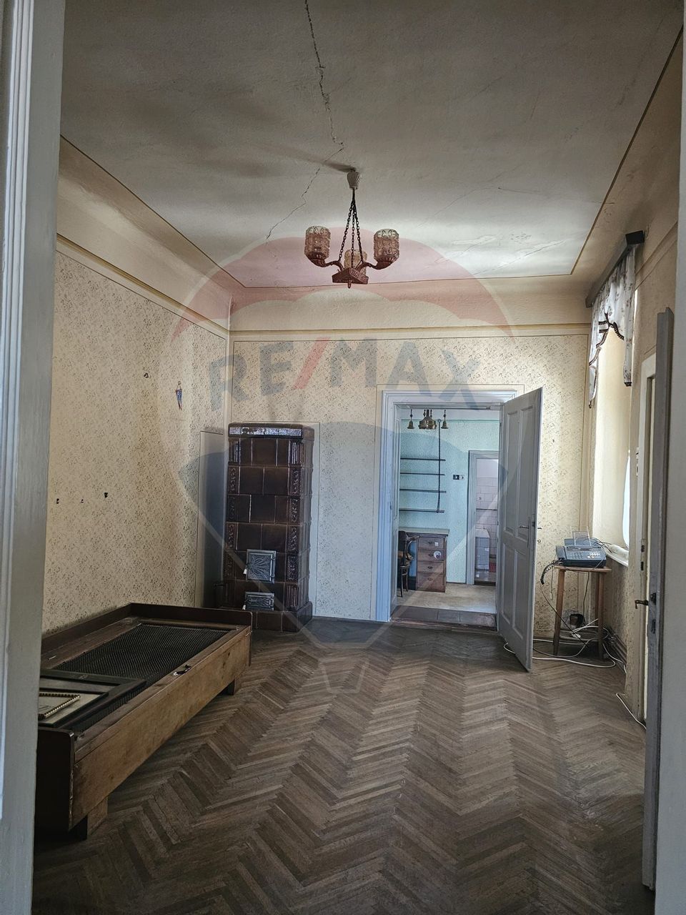 Apartament cu 5 camere de vânzare în zona Central