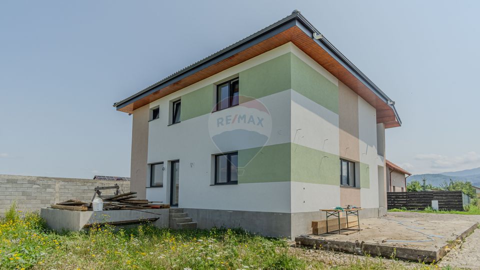 Casa moderna, la cheie, in Cristian – Str. Carpati