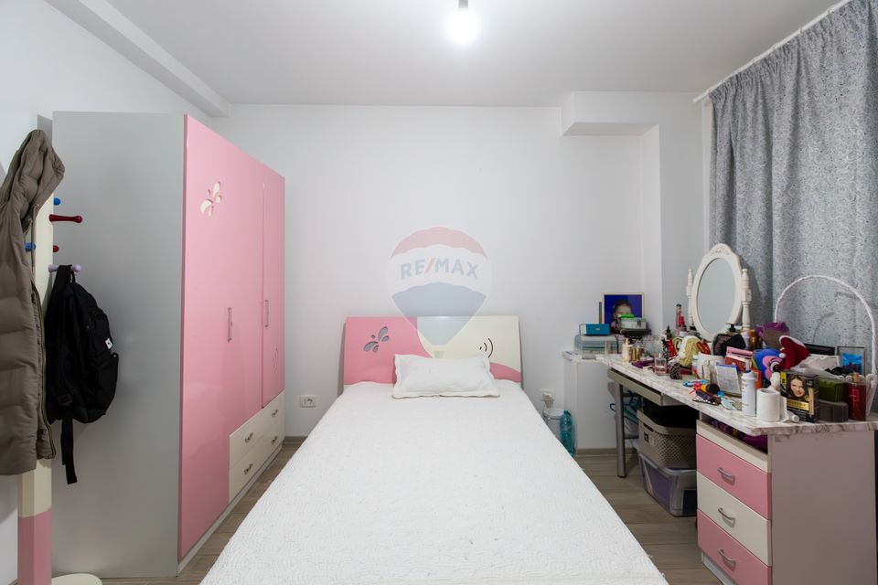 Casă / Vilă cu 4 camere de vânzare în Cartier - Gheraiesti