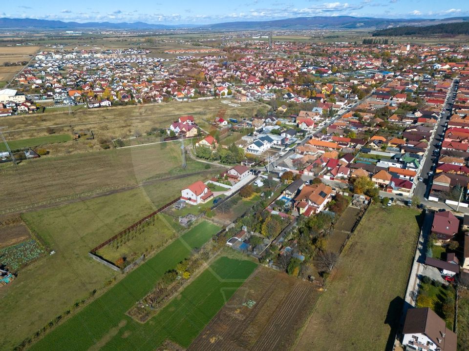 Casă 4 camere, mobilata si utilata, 2 389 m². teren, Sanpetru!