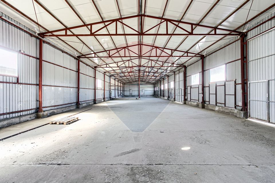 Spațiu industrial de 660 m² + teren 2500 m²  de închiriat