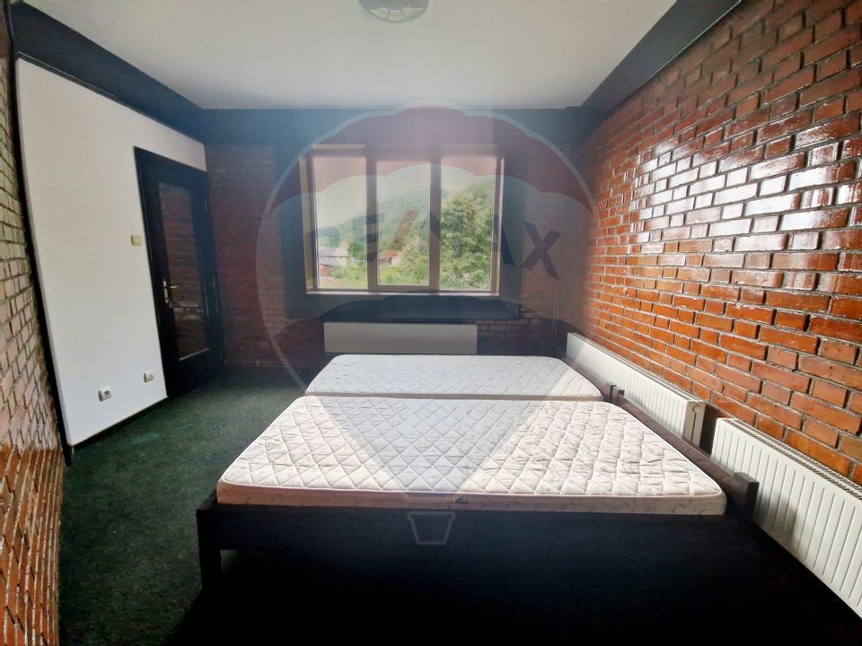 Pensiune Eselnita / 16 camere / Teren - 1448 mp / Ponton