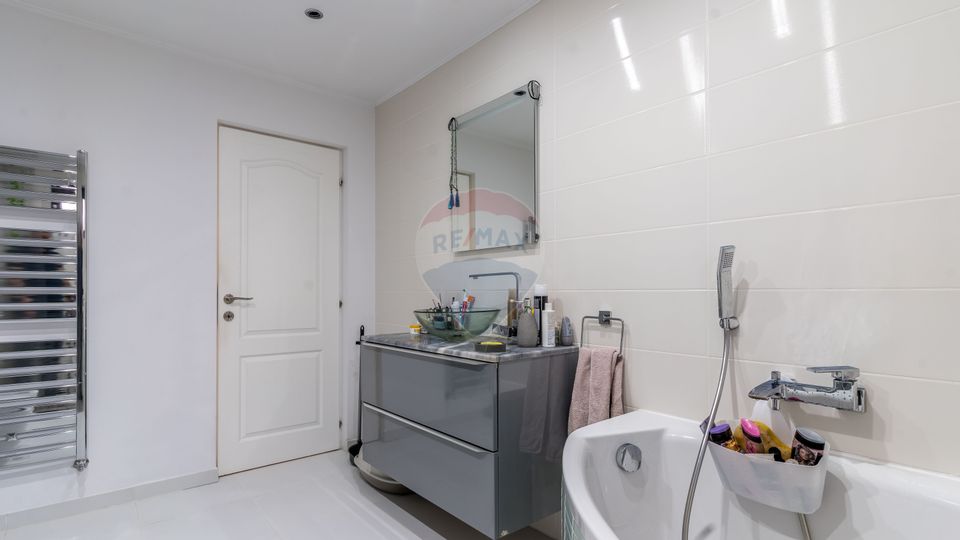 Casa de vanzare, 5 camere, zona Baciu