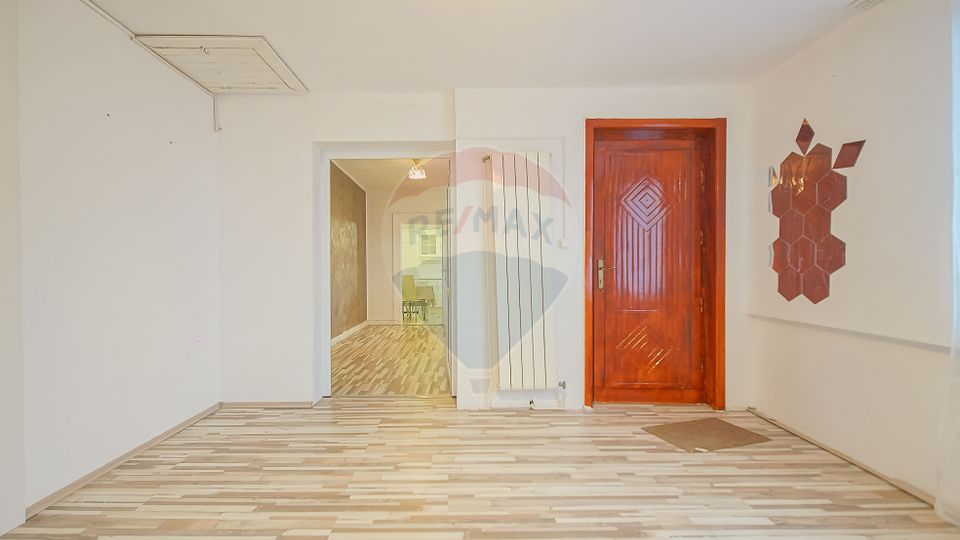 4 room Apartment for sale, Tractorul area