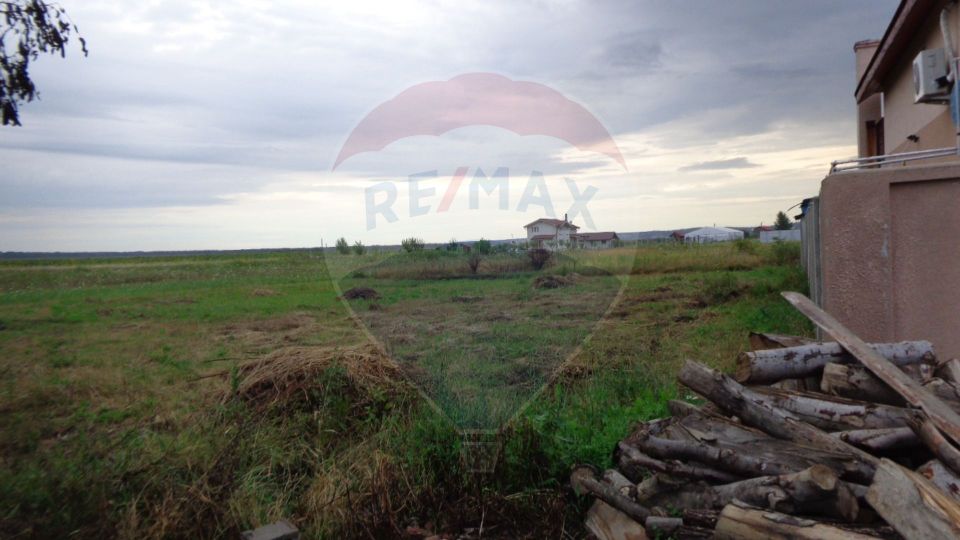 1000 sqm land plot near houses in Cihei
