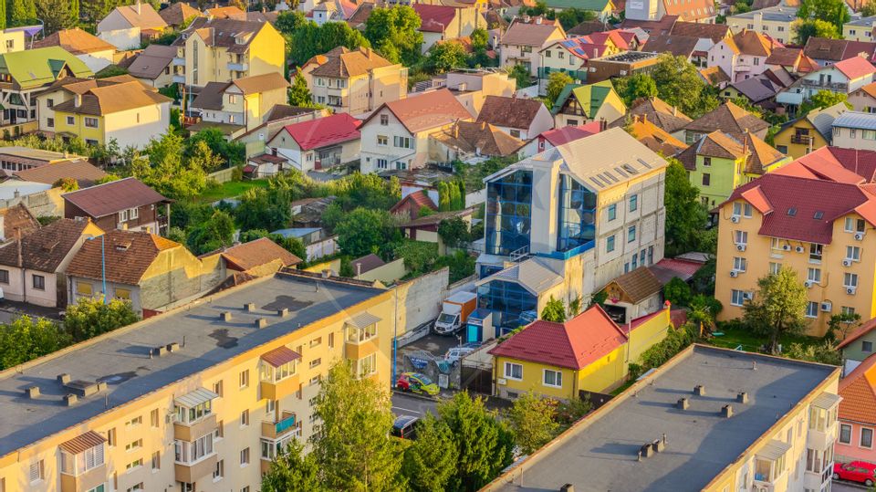 Cladire de 902 mp utili de vânzare, zona Grivitei - DN 13, COMISION 0