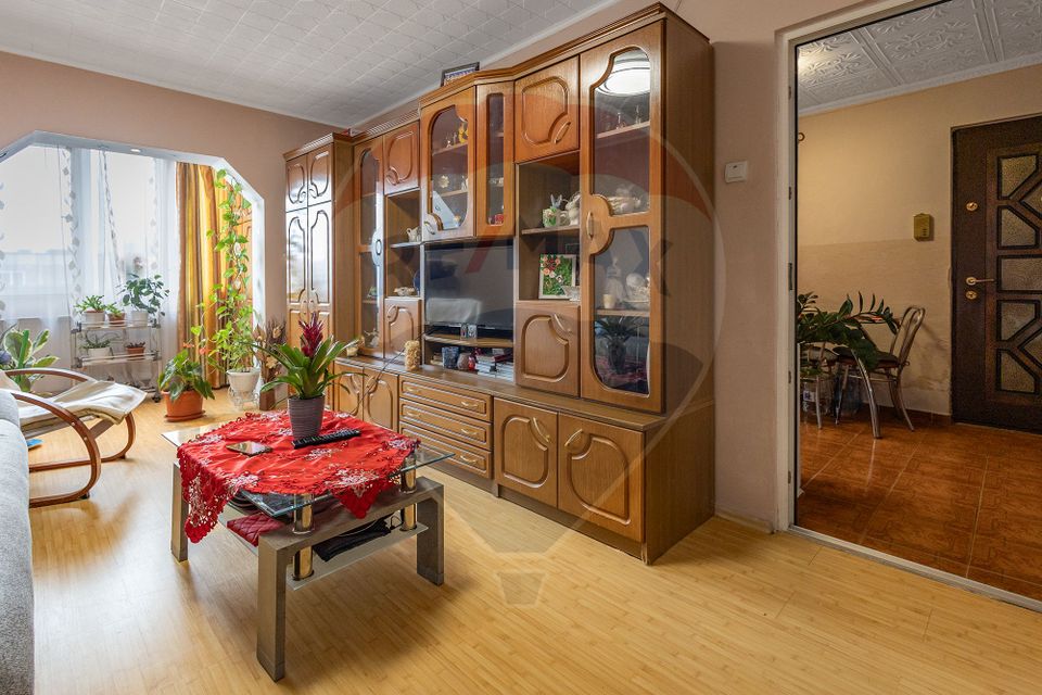 Apartament decomandat, 3 camere,  Lipovei