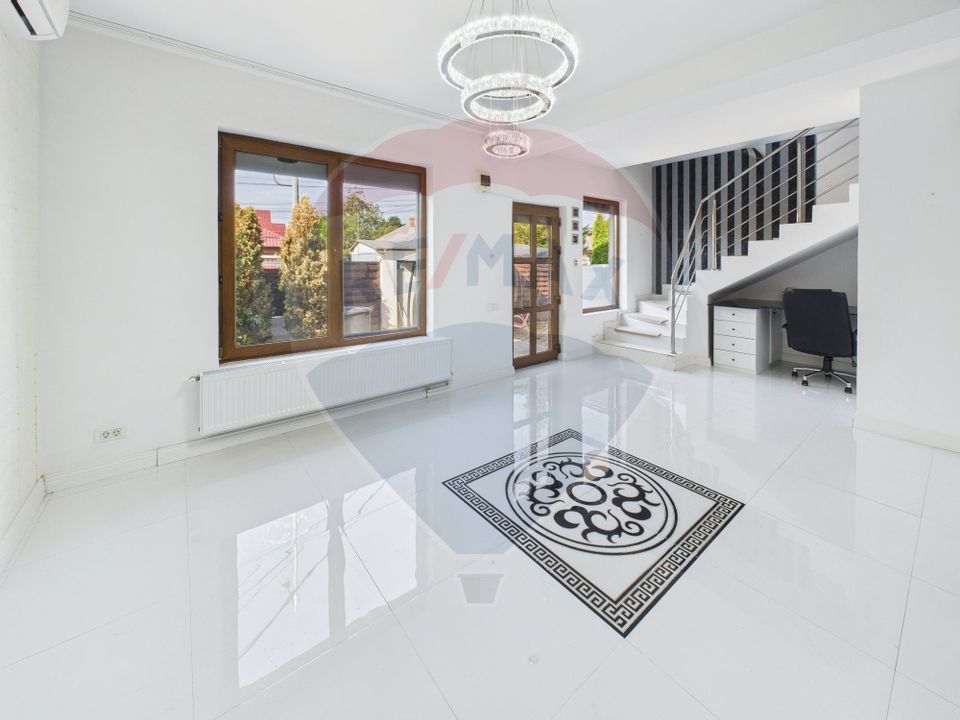 Casă / Vilă cu 4 camere de vânzare în zona Est