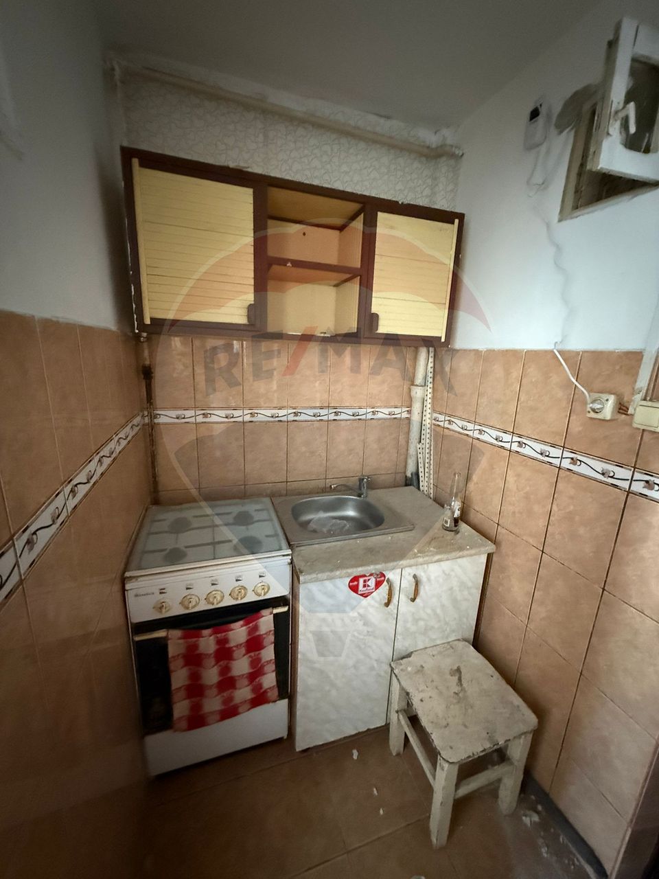 Garsoniera modesta de inchiriat strada Electrolizei